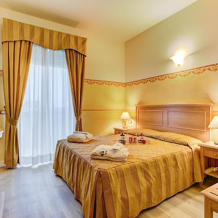 Hotel Byron Rimini Eksteriør billede