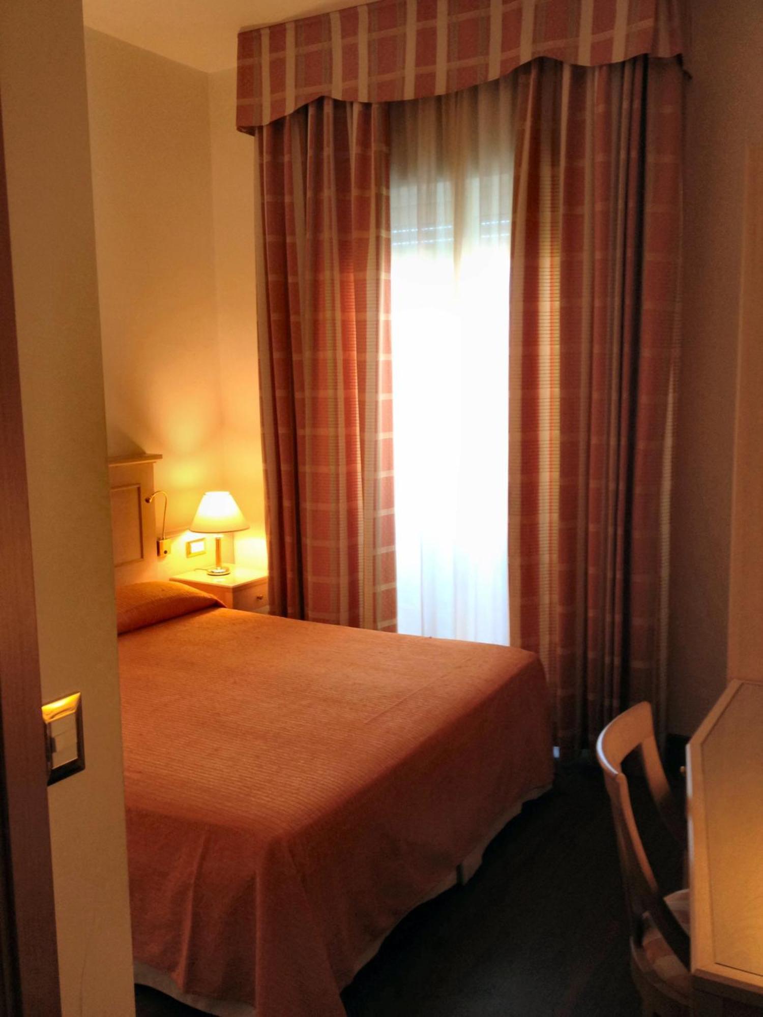 Hotel Byron Rimini Værelse billede