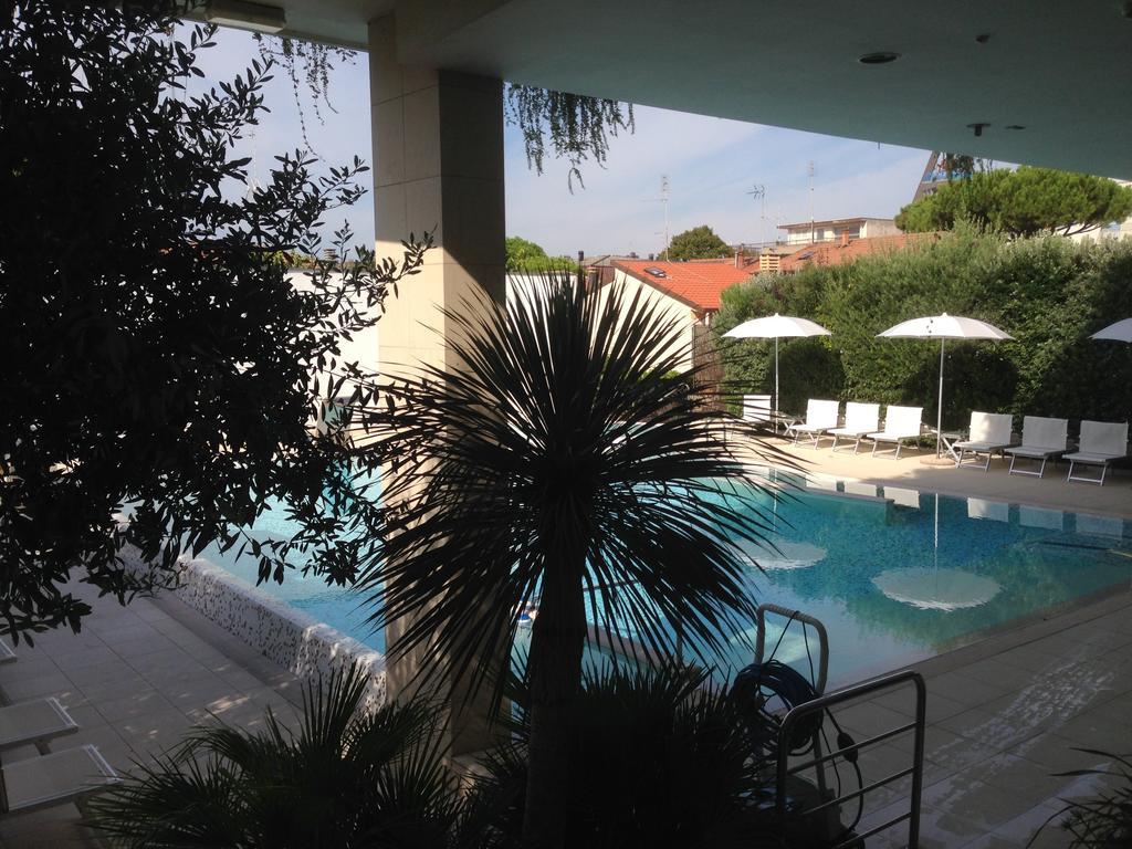 Hotel Byron Rimini Eksteriør billede