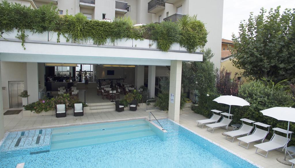 Hotel Byron Rimini Eksteriør billede