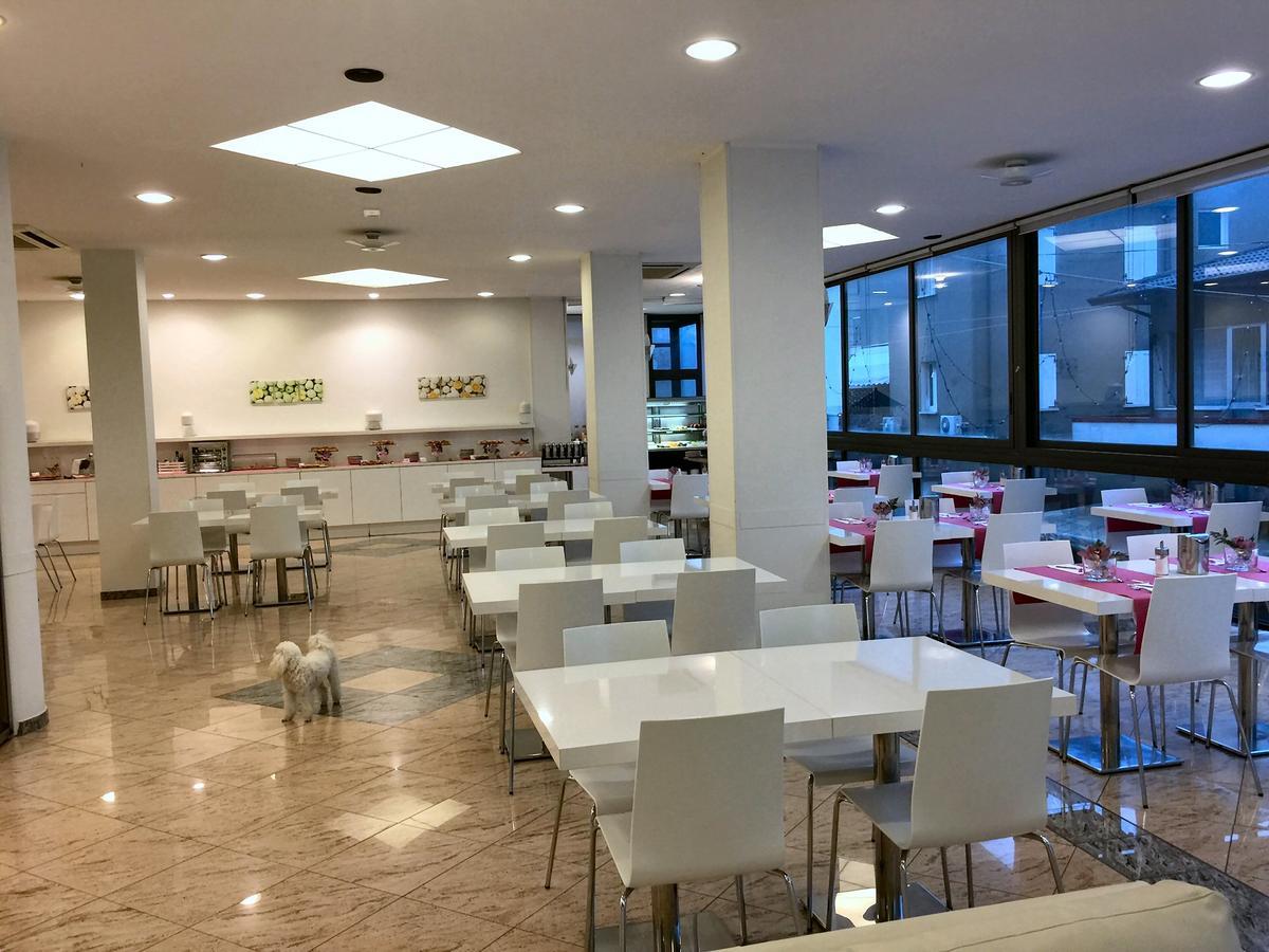 Hotel Byron Rimini Eksteriør billede