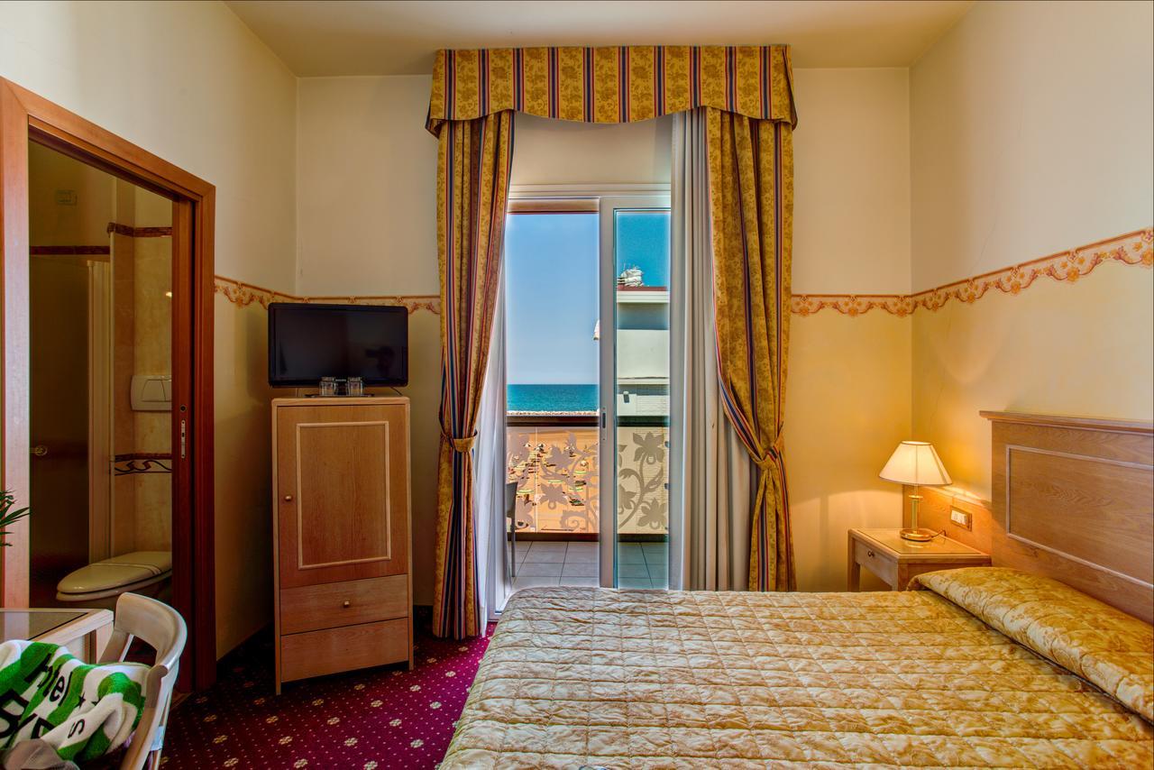 Hotel Byron Rimini Eksteriør billede