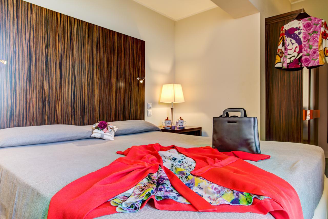 Hotel Byron Rimini Eksteriør billede