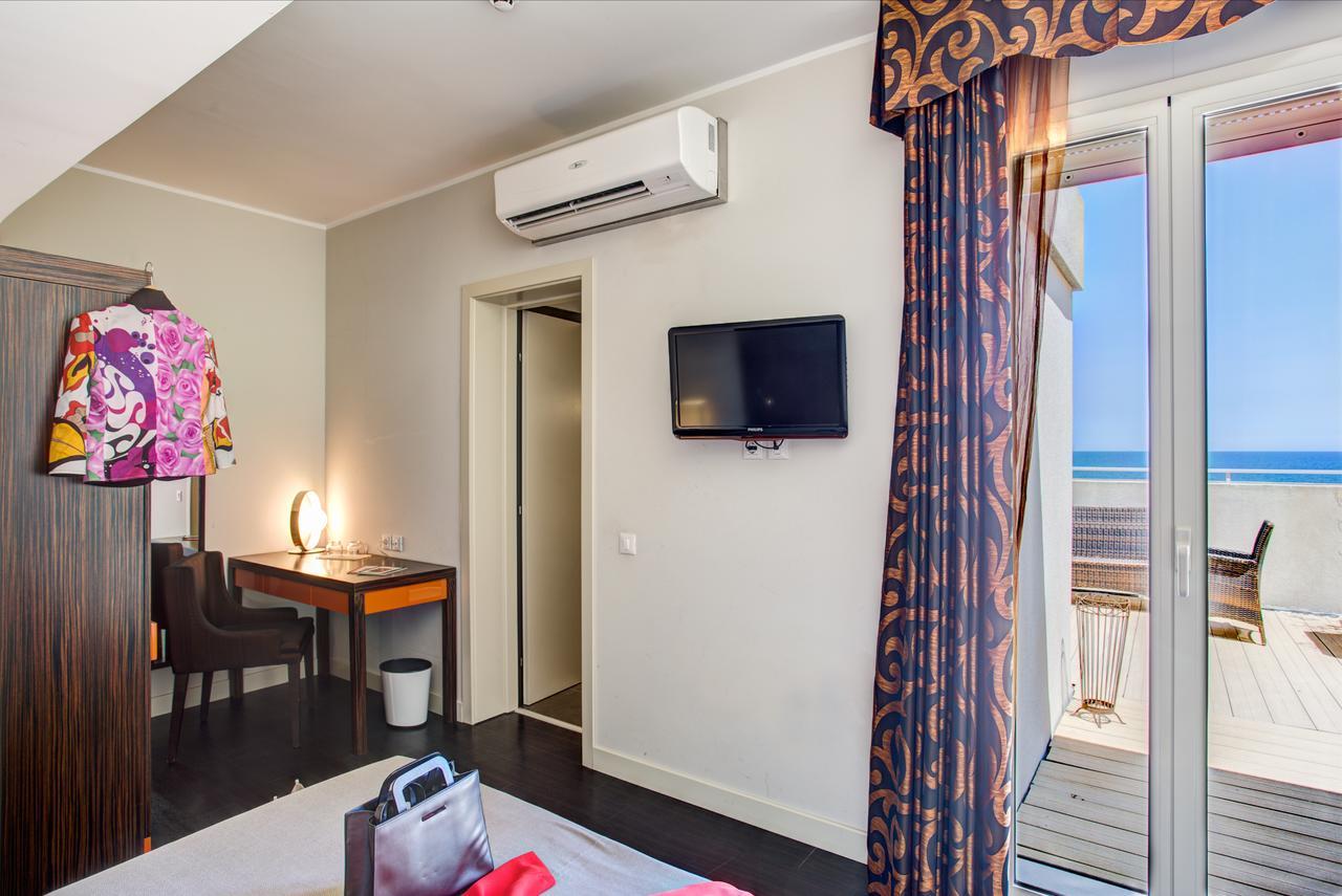 Hotel Byron Rimini Eksteriør billede