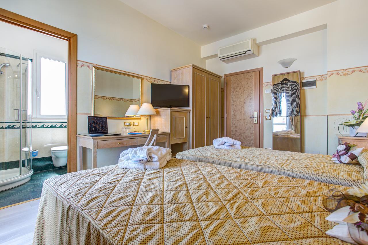 Hotel Byron Rimini Eksteriør billede