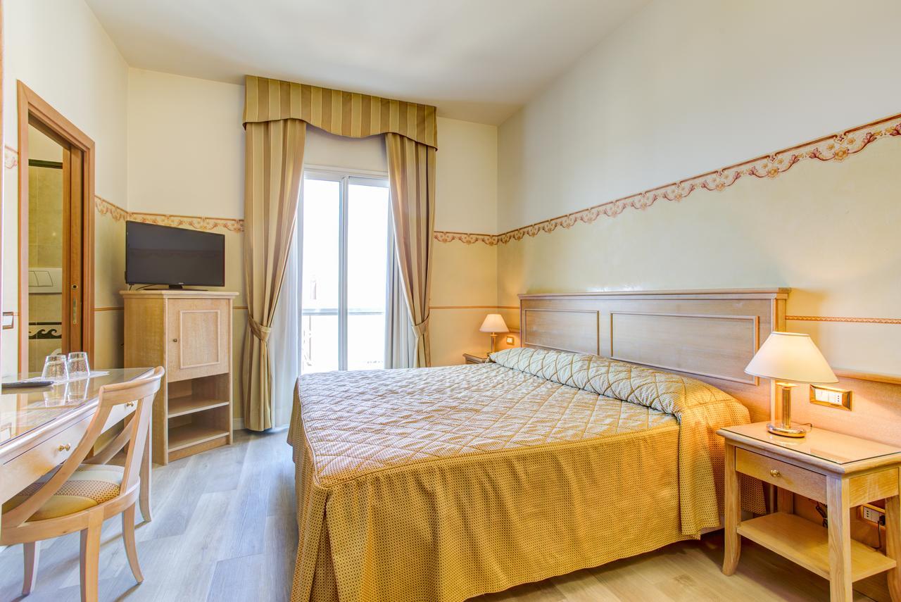 Hotel Byron Rimini Eksteriør billede