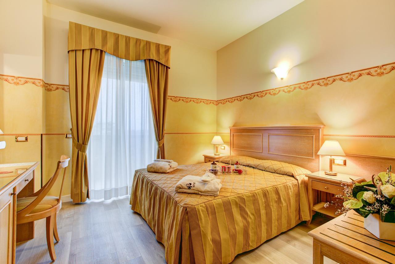 Hotel Byron Rimini Eksteriør billede