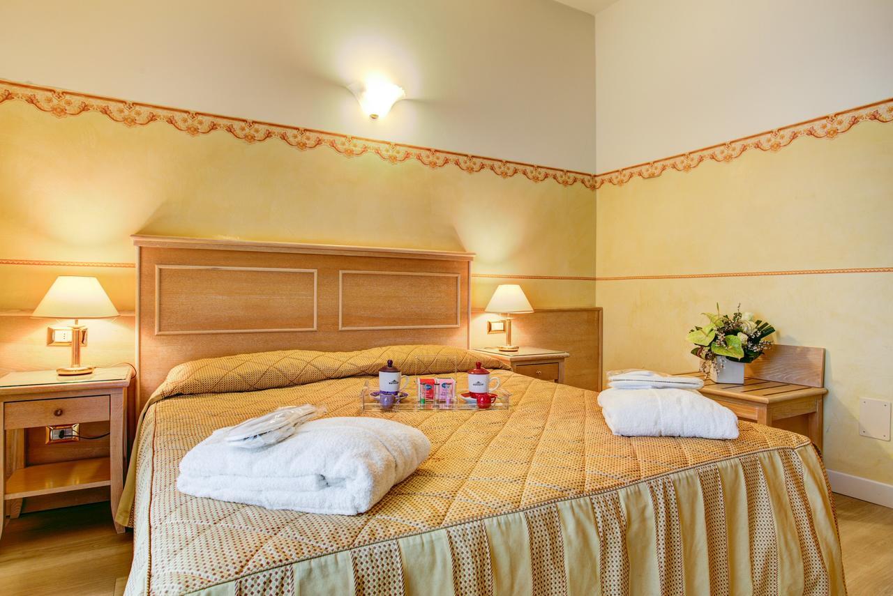 Hotel Byron Rimini Eksteriør billede