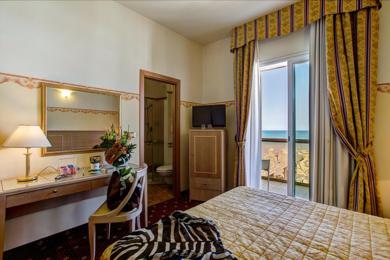 Hotel Byron Rimini Eksteriør billede