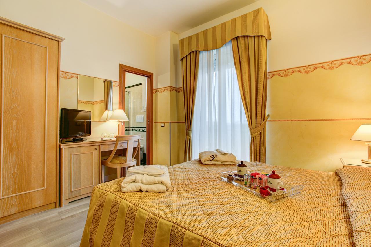Hotel Byron Rimini Eksteriør billede