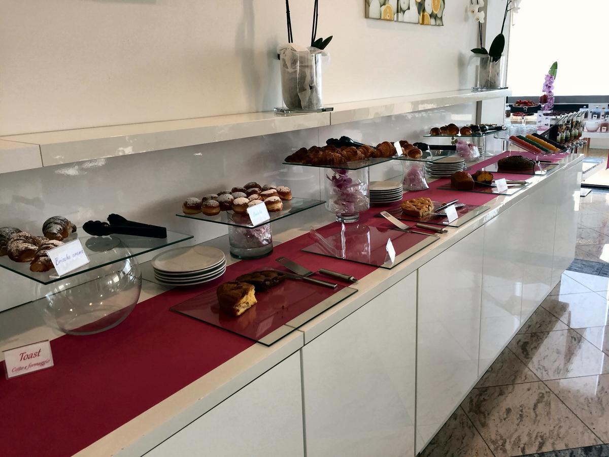 Hotel Byron Rimini Eksteriør billede